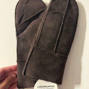 Dark Brown Suede Mittens
